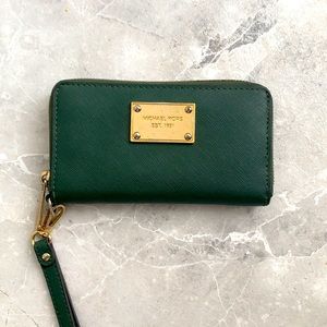 MICHEAL KORS OLIVE GREEN WALLET